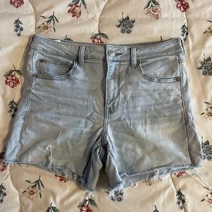 American Eagle Outfitters Light Wash High Rise Shortie